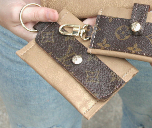 Louis Vuitton nwt keychain wallet  Louis vuitton, Vuitton, Keychain wallet